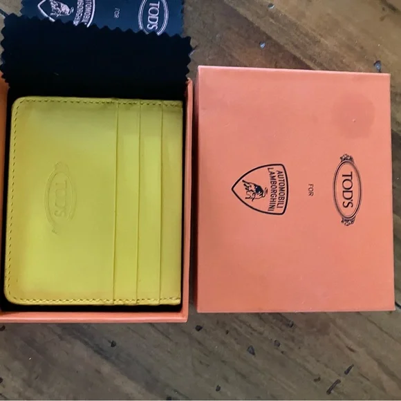 Vibrant Yellow Leather Card Wallet. Unisex ,
gift worthy and original packaging - Picture 3 of 5